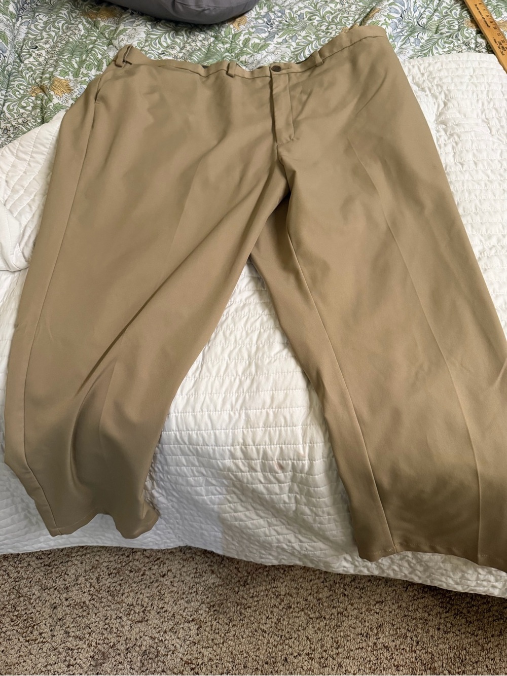 Haggar Men's Khaki Chinos in Light Tan 46x30